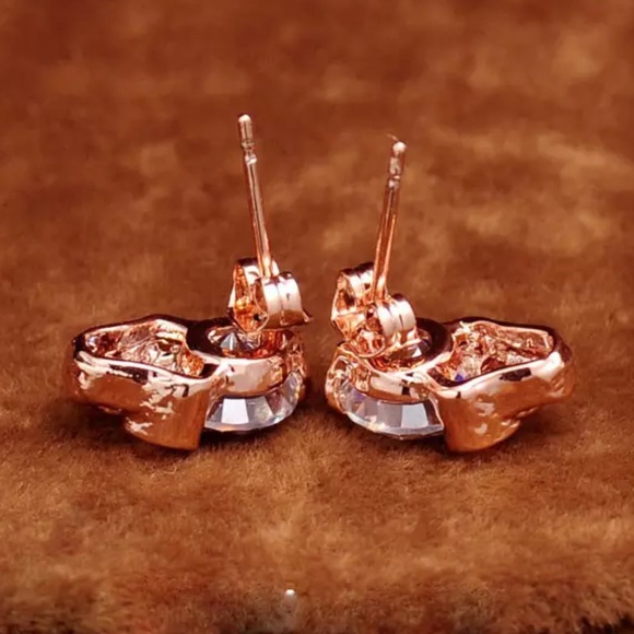 Crystal Skull Heart Rose Gold Toned Earrings - Picture 4 of 8